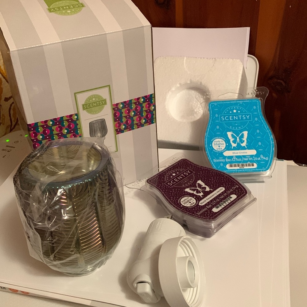 Scentsy Burner and wax bars
